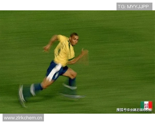 足球小罗纳尔多的传奇之路与不朽时刻回顾